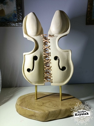 Escultura tallada por Kike Ayuso.