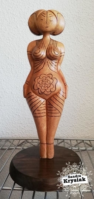 Ana Bes. Escultura en cedro tropical. 2019