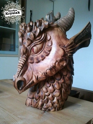 Isma. Talla de dragón en madera de cerezo. 2015