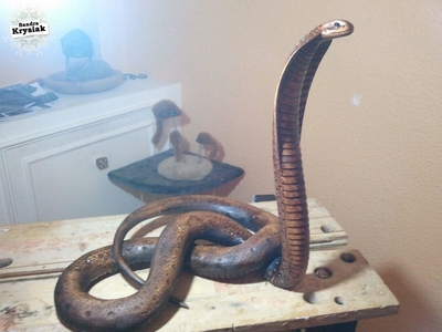 Isma. Cobra tallada en madera de cerezo. 2016