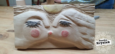 Relieve en madera de castaño policromado. Yelena.