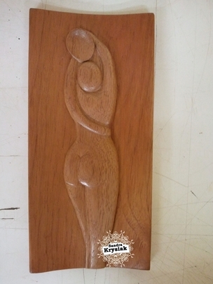 Adelaida, relieve en cedro