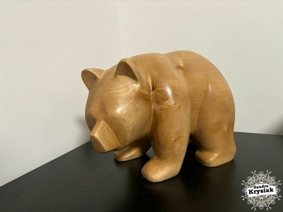 Oso tallado en madera de abedul. Edu Pisa.
