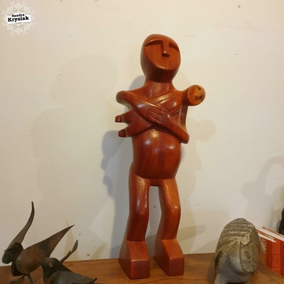 José Antonio. Escultura tallada en madera de palo rojo. 2021
