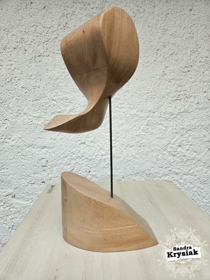 Escultura de cedro y metal. JAMS.