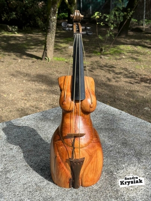 Escultura femenina. José Luis.