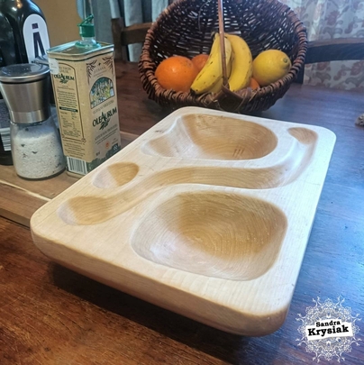 Bandeja tallada en madera de tilo. Alfonso Zavala.