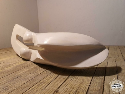 Sergio. Escultura en madera de olivo pintada en blanco. 2021