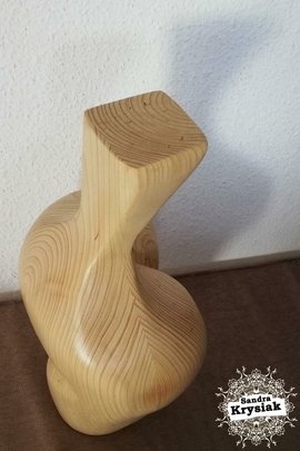 Ana Bes. Talla en madera de pino. 2020