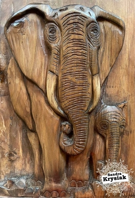 Juanba. Relieve de elefantes. Madera de cedro del líbano teñido.