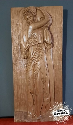 Adelaida. Talla de Chica del Cántaro en madera de cedro. Estudio de pliegues.